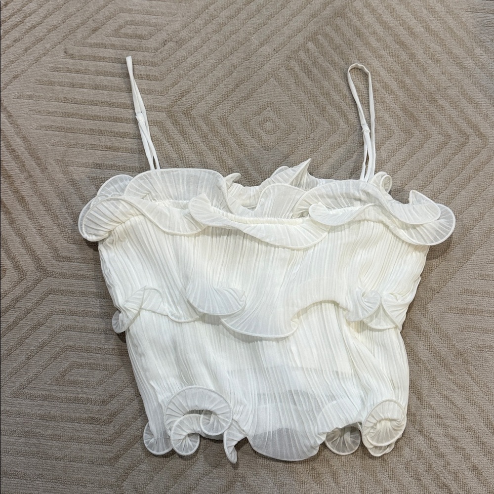 Lush Elegant White Ruffled Women's Top
never worn
size s - Picture 4 of 5